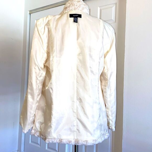 Alfani Faux Swirl Fur Large Collar Beige Jacket - Picture 6 of 6